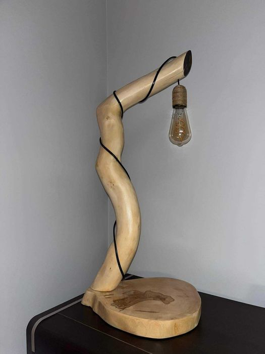 Lampa stojąca drewniana