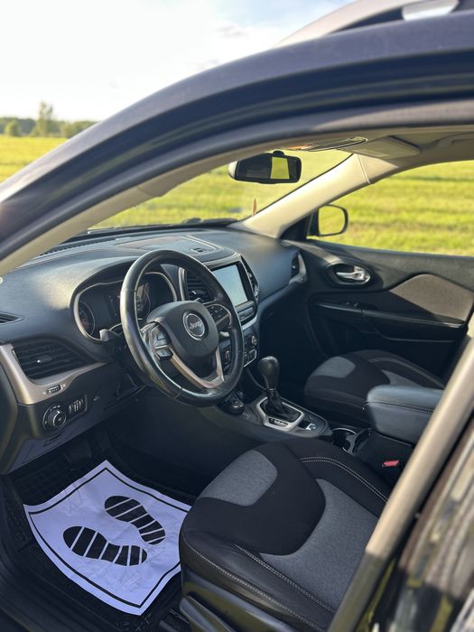 Jeep Cherokee 3.2 benzyna