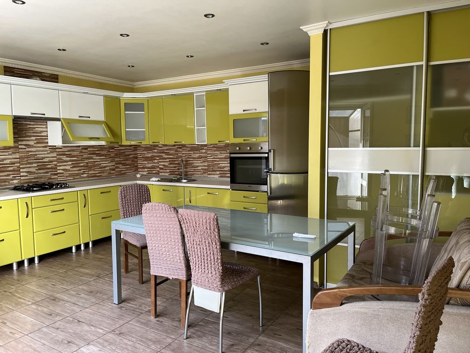 Будинок в лісовій Бучі з ремонтом