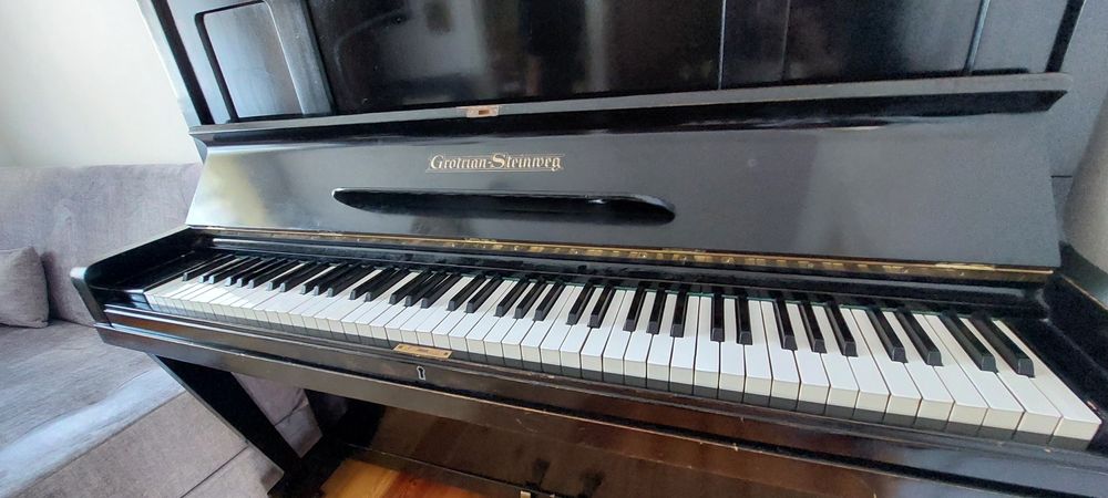 Pianino Grotrian-Steinweg 130
