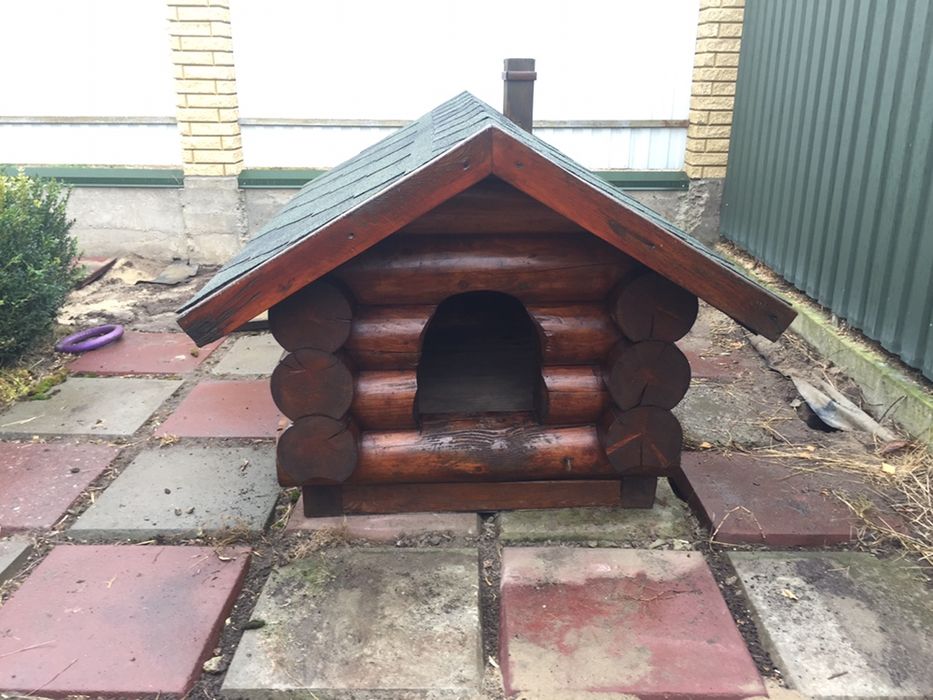 Будка для собаки утепленная деревянная из сруба дерева, вольер