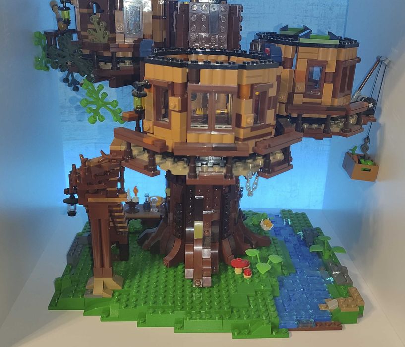 Оригінальний LEGO Ideas Будинок на дереві 21318