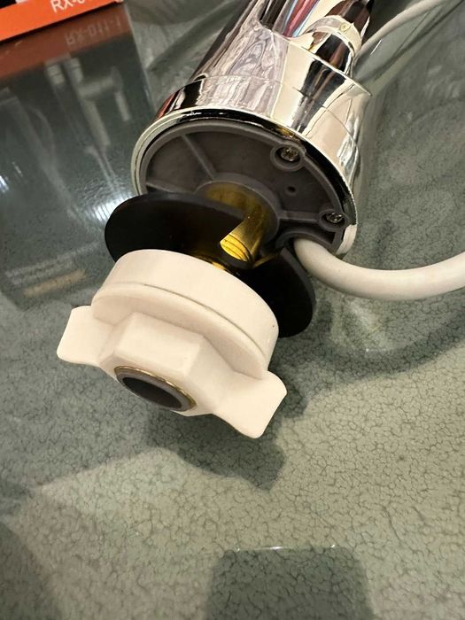 Водонагрівач проточний з екраном на кран RX-011