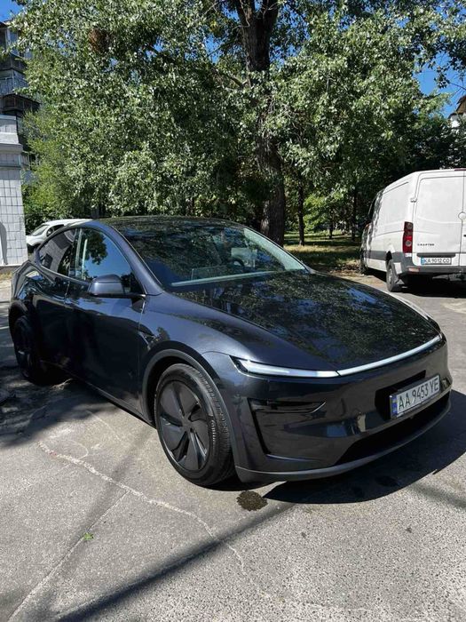 Продам Tesla model Y.