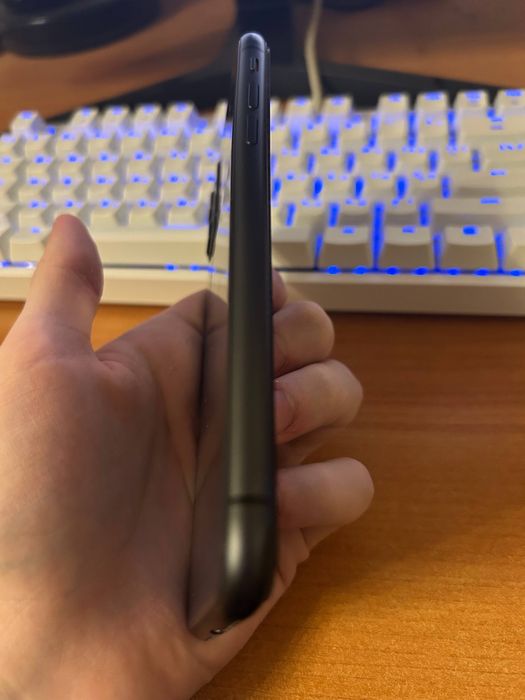 Продам айфон 11 64 гб