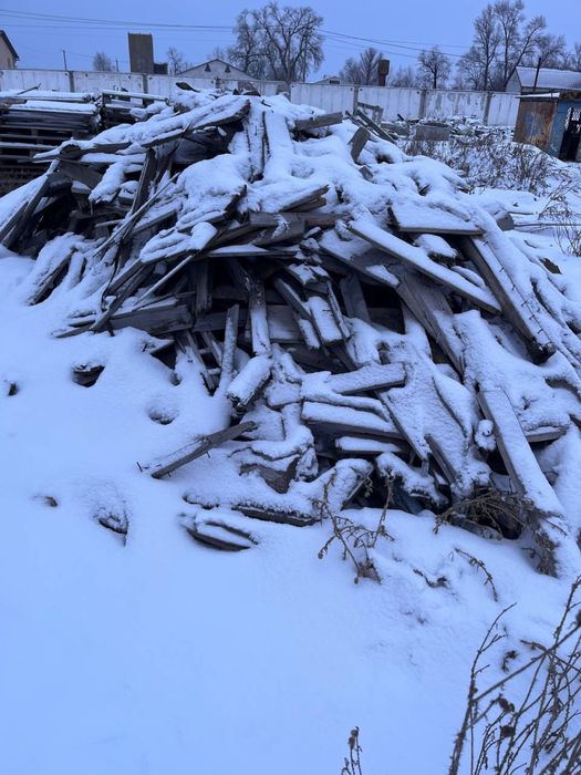 Залишки з будівництва підготовлені дрова для опаленн