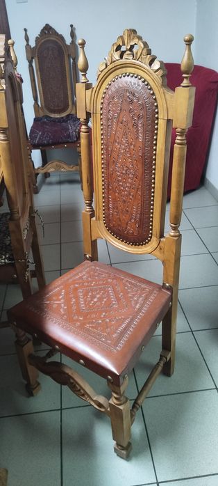 Mesa de madeira vintage com 8 cadeiras