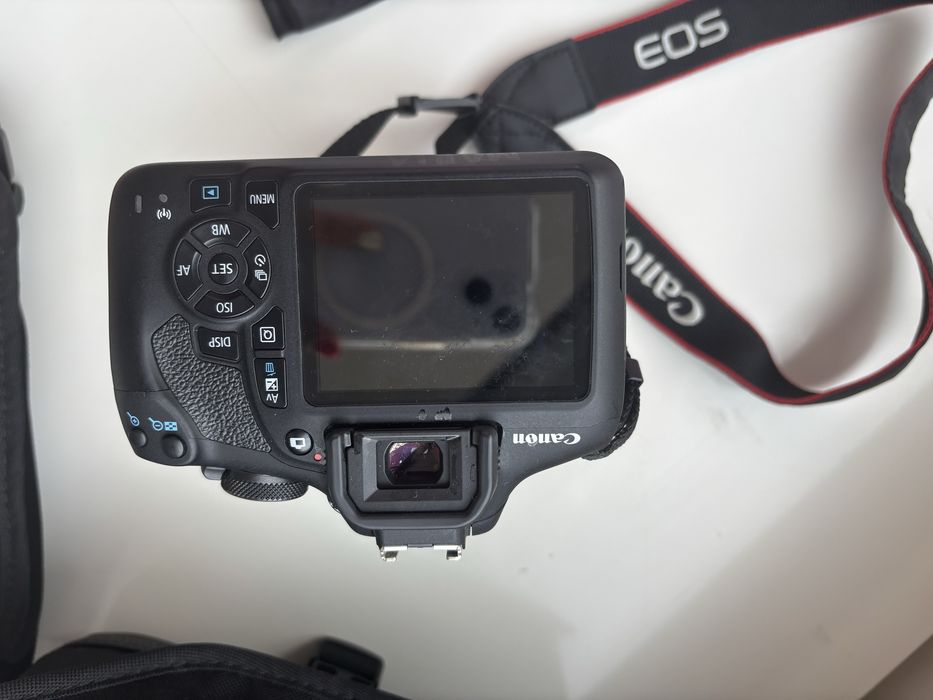 Canon EOS 2000 D + Objetiva + Kit completo