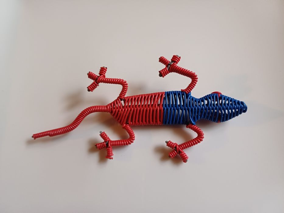 Lizard/Gecko/Salamander made of wire, in blue and red64343239305986121