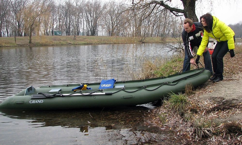 Надувную лодку Grand A380