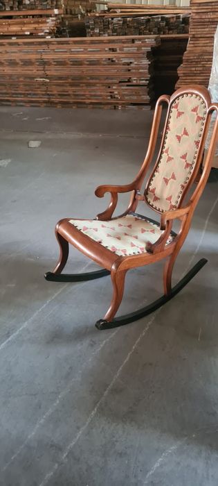 Fotel bujany dla dzieci – unikatowy antyk