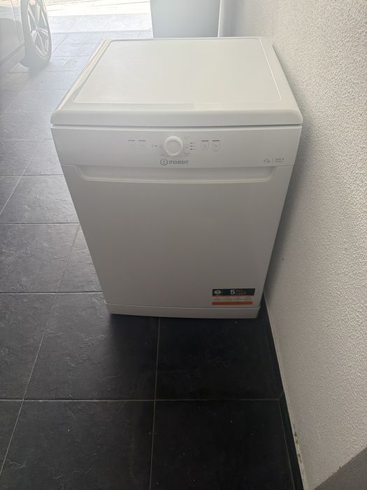 Máquina de lavar loiça Indesit DFE 1B19 13 – 13 talheres