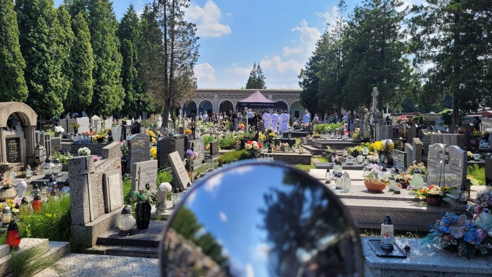 Zawodowy trębacz na pogrzeb. Cisza, trąbka, trębacz, oprawa muzyczna!