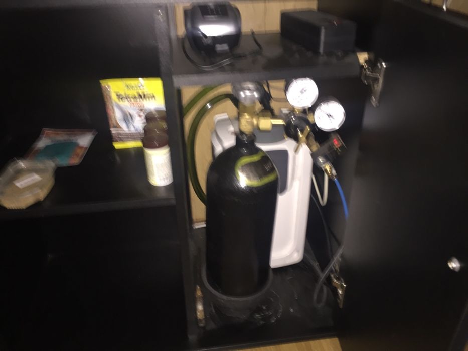 Аквариум 250л с лампами и тумбой