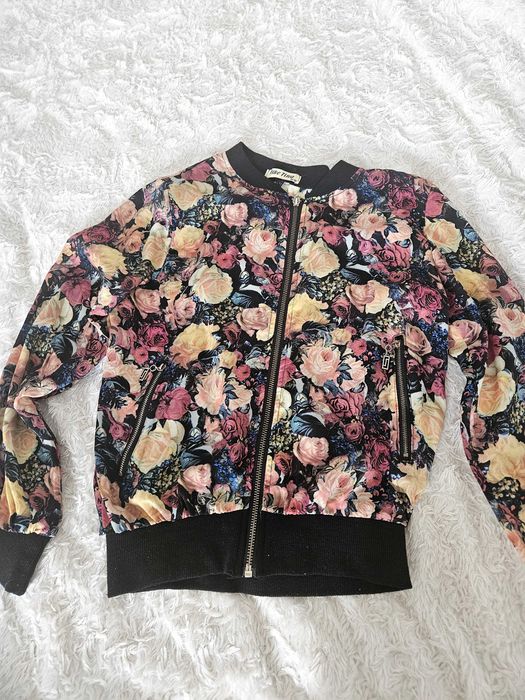 Bluza rozpinana w kwiaty