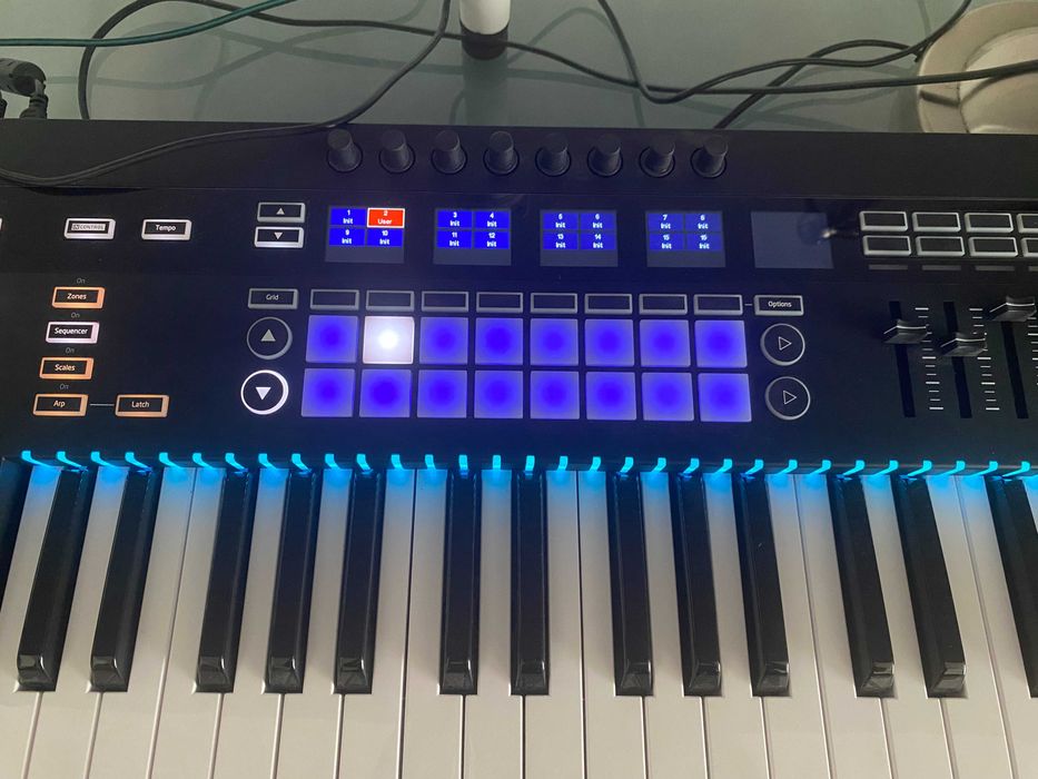 Novation 49SL MkIII — Teclado controlador MIDI com sequenciador