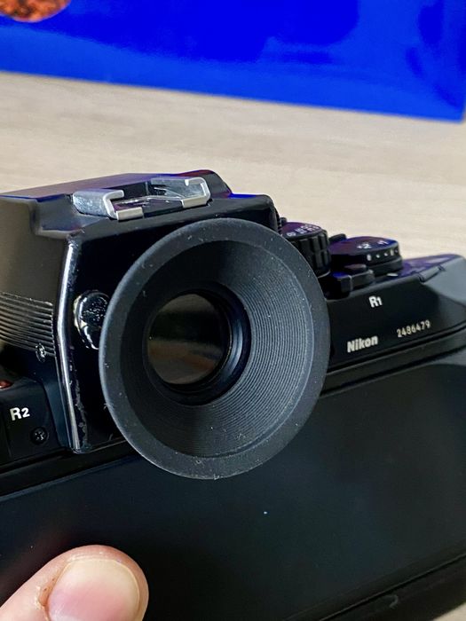 Плівкова фотокамера Nikon F4