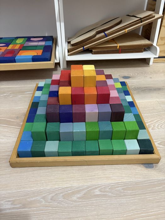 Grimm’s duza schodowa piramida