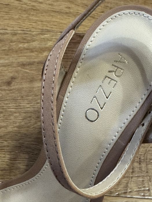 Босоніжки AREZZO беж