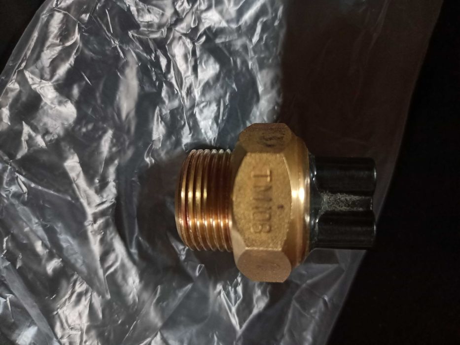 Датчик температуры (включения электровентилятора)