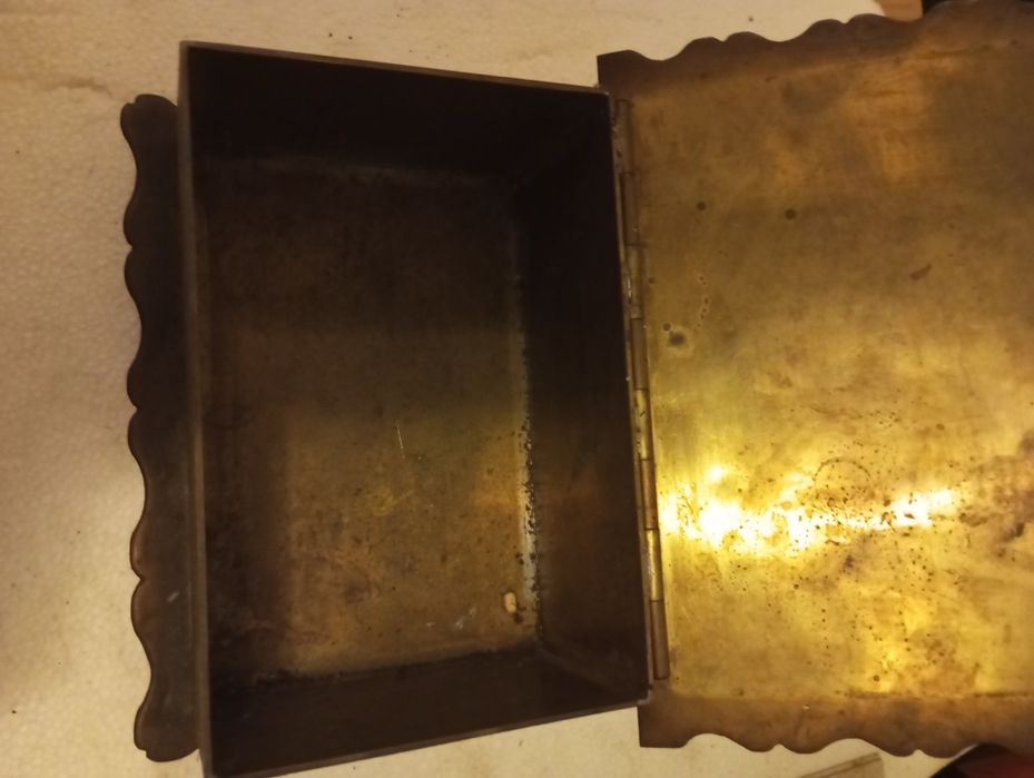 Szkatułka z brązu - 3 kg - z orłem w koronie