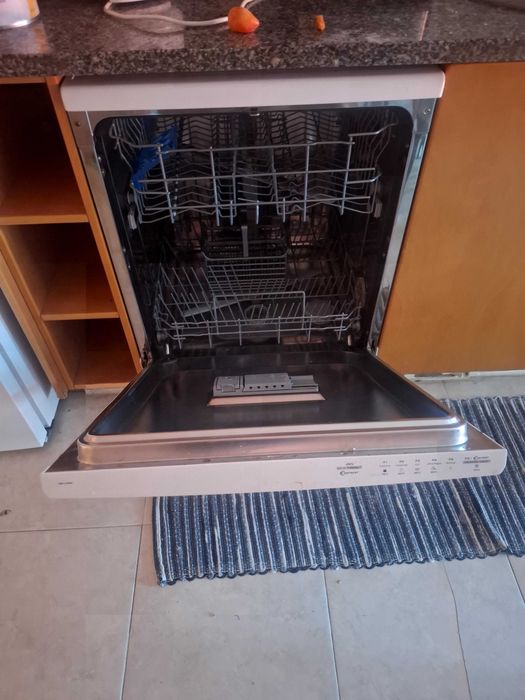 Máquina de Lavar Loiça Candy – 13 Talheres