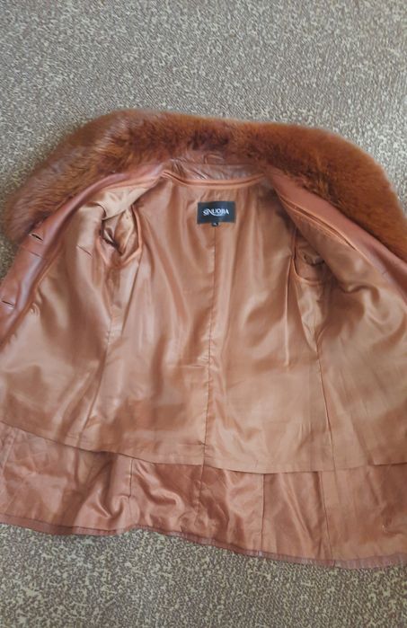 Зимове жіноче пальто з натуральної шкіри 44-46 розмір.