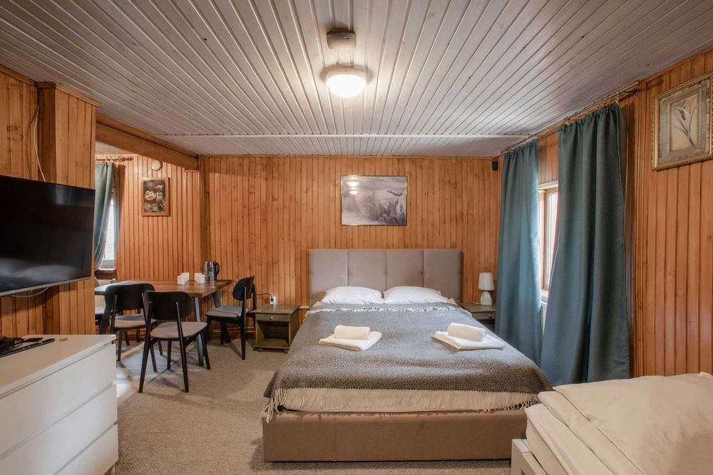 Оренда котеджу з лазнею 6-8 осіб біля лісу Буковель