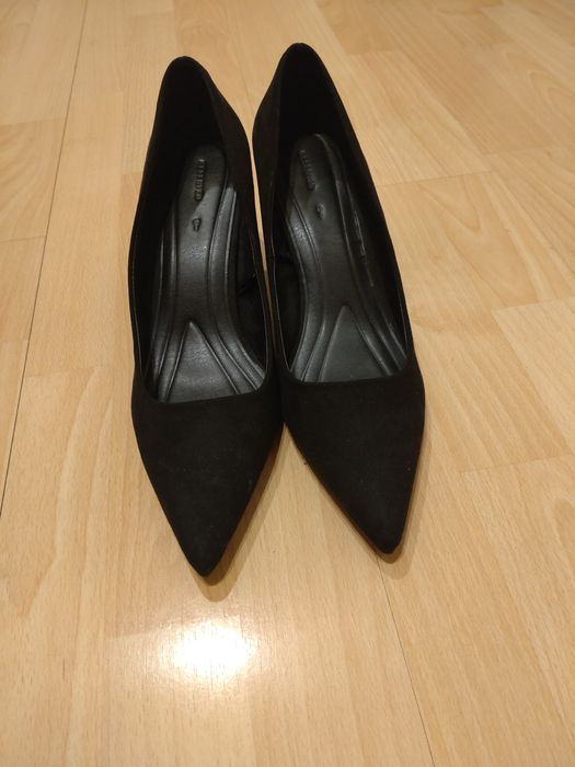 Buty czółenka na słupku Reserved