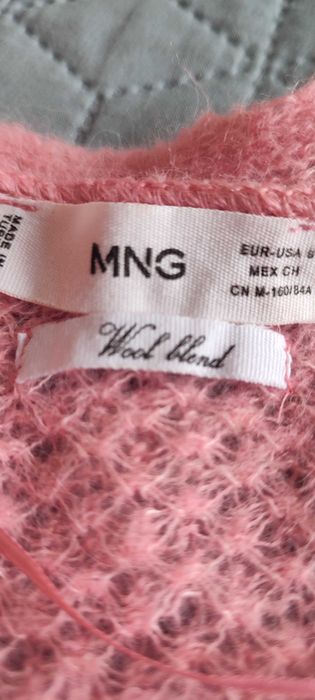 Lekki wiosenny ażurowy sweter