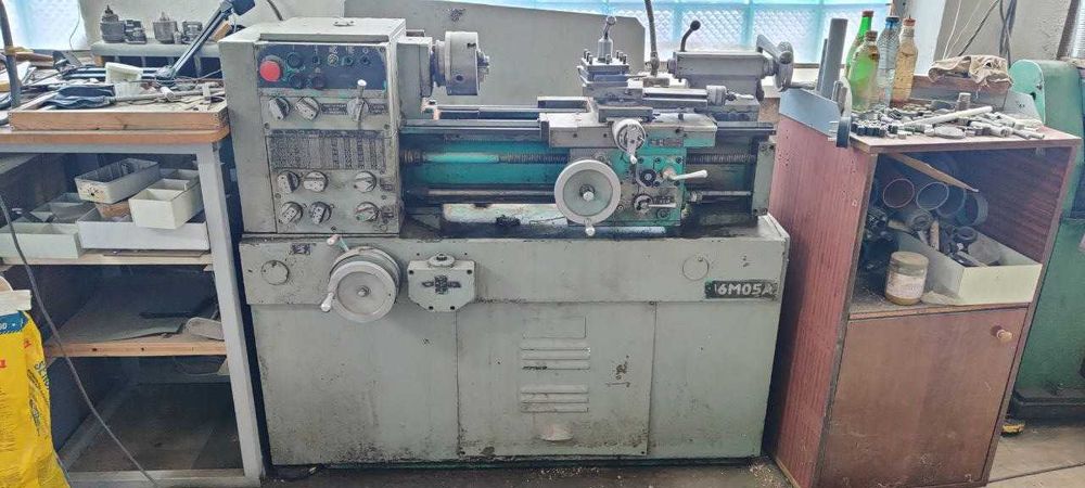 Токарний станок 16М05А