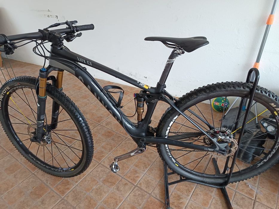 Canyon Lux CF full xtr e Fox Kashima