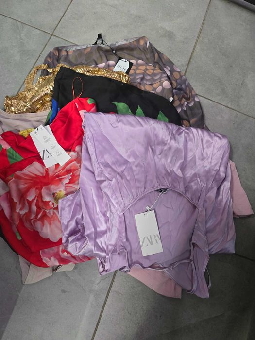 Лот нових суконь