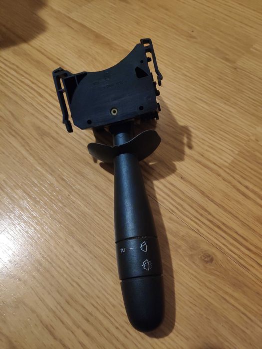 Підрульовий перемикач склоочисників Renault правий 8200199519