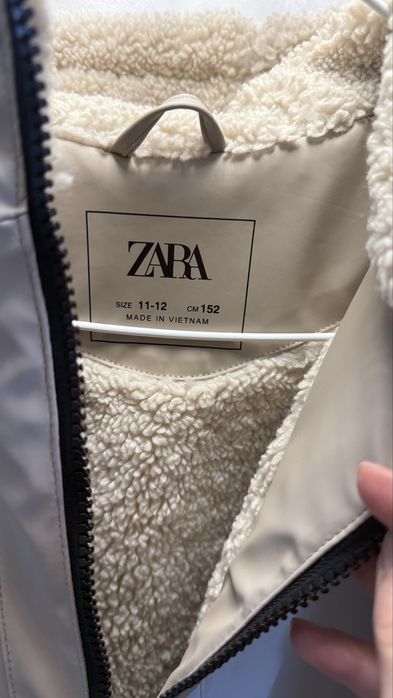 Тепла,  не промокаюча куртка від Zara