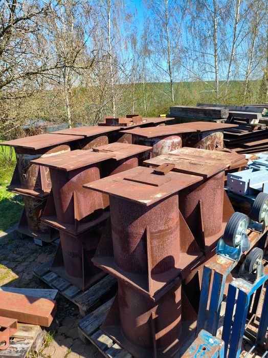 Blachy stalowe, rury, materiały hutnicze, podpory, podstawy