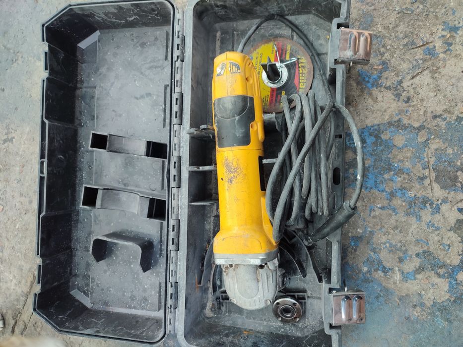 болгарка DeWalt 28136