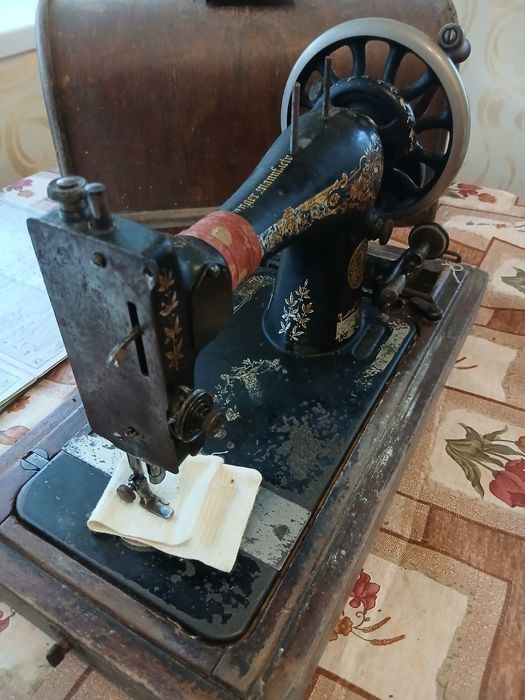 Старовинна машинка для шиття
