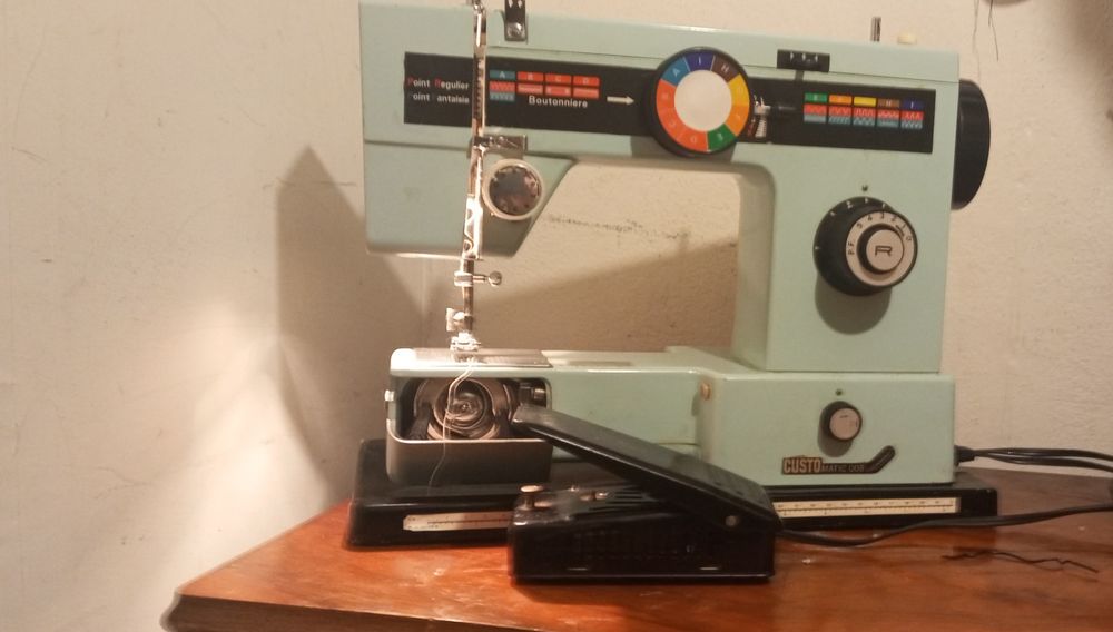 Maquina de costura doméstica elétrica