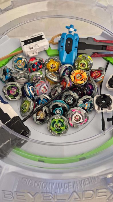 Coleção Beyblade Official - Como NOVA