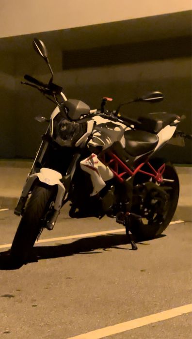 Benelli bn 125 branca