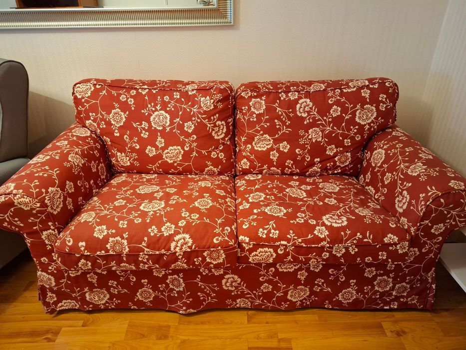 Sofá de dois lugares modelo Ektorp