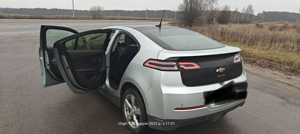 Chevrolet Volt гібрид