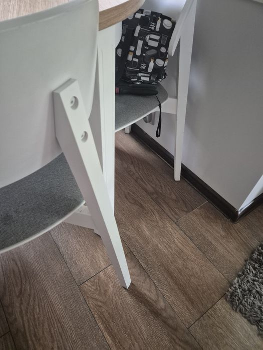 Komplet do jadalni stół i cztery krzesła