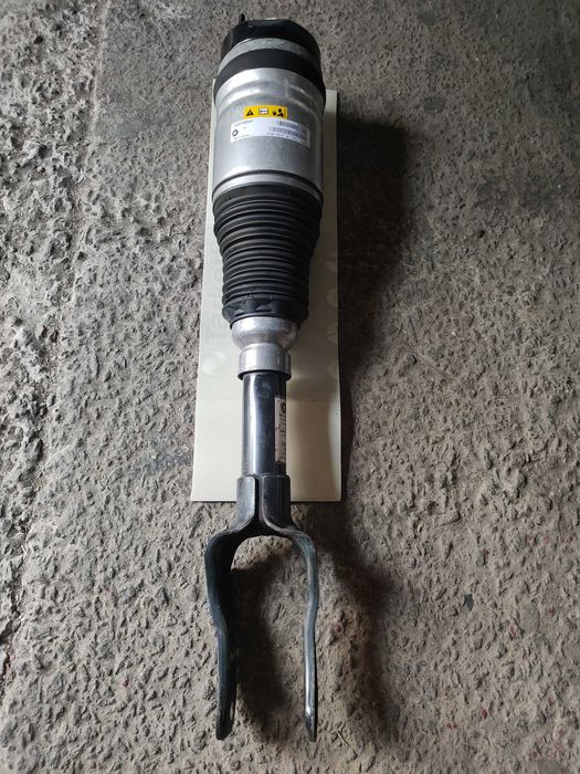 Пневмостойка 68231885AA