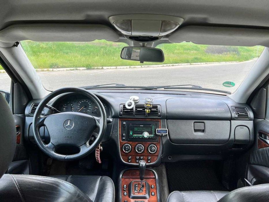 Mercedes-Benz M-Class 2002