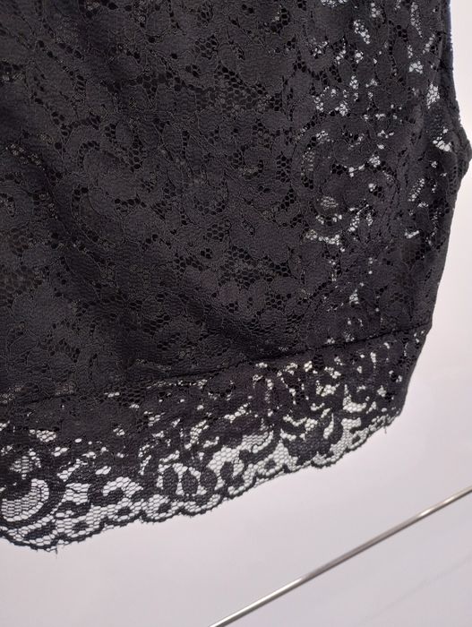 Czarny top koronkowy Bershka