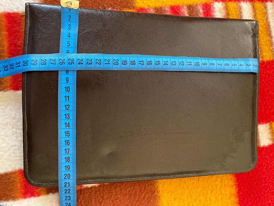 Etui, teczka na tabletka, dokumenty, takie tam podobne tematycznie