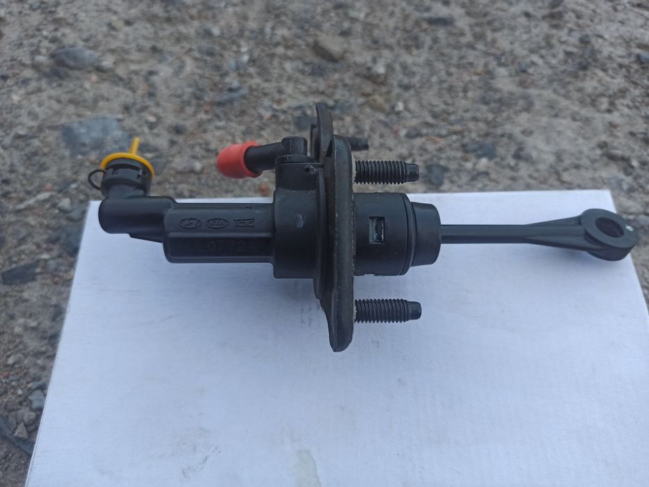 Продам главный цилиндр сцепления хундай акцент 2013