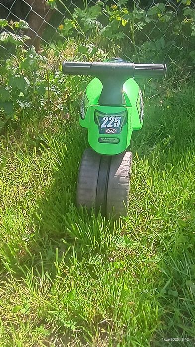 Motorek nożny dla dziecka – zielony, sportowy styl